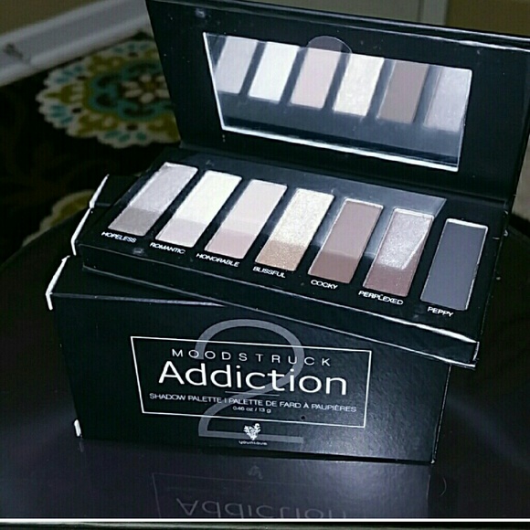 Younique Other - Younique eyeshadow palette Younique Other - Younique eyeshadow palette